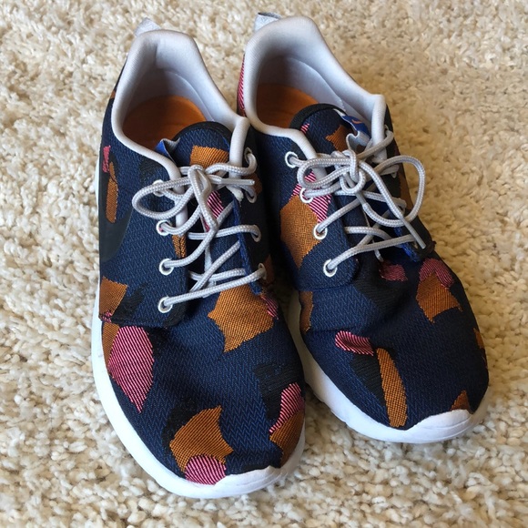 Nike colorblock shoes - Picture 2 of 5